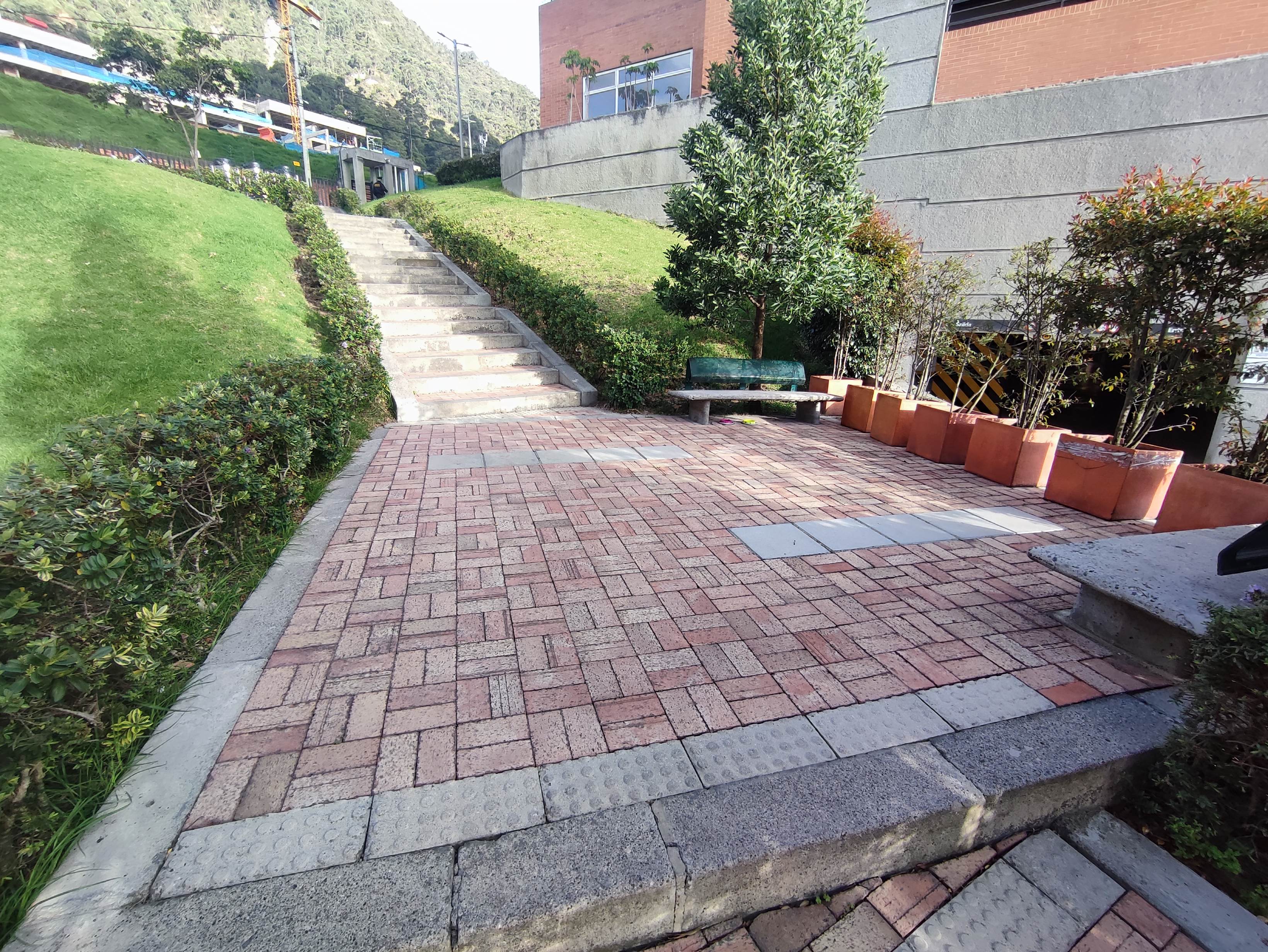 Apartamento en venta en Los Rosales, Bogotá · foto 4 de 24
