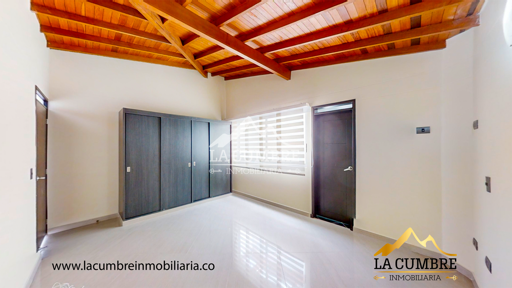 Casa de 4 alcobas en venta en Loma De San Jose, Sabaneta, 450 m² · foto 12 de 18