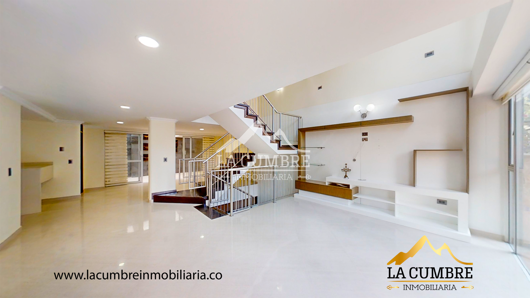 Casa de 4 alcobas en venta en Loma De San Jose, Sabaneta, 450 m² · foto 2 de 18