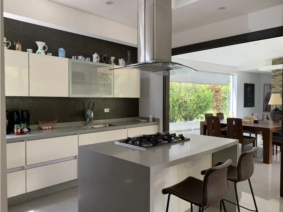 Casa de 3 alcobas en venta en Vía El Caimo, Armenia, 1850 m² · foto 3 de 24