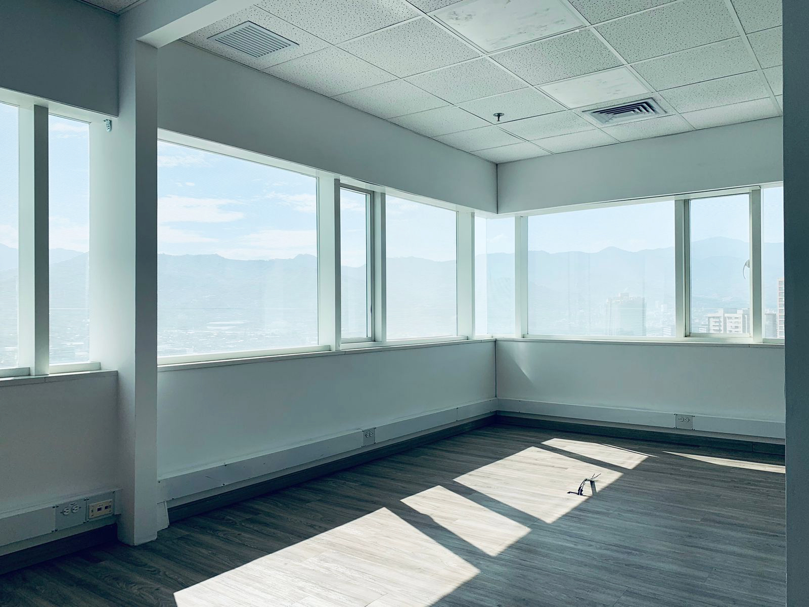 Oficina en arriendo en Manila, Medellín, 98 m² · foto 3 de 15
