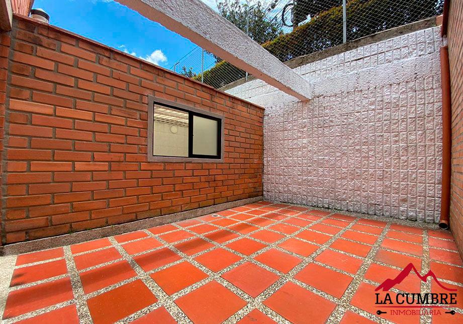 Casa de 4 alcobas en arriendo en Loma El Atravesado, Envigado, 220 m² · foto 3 de 10