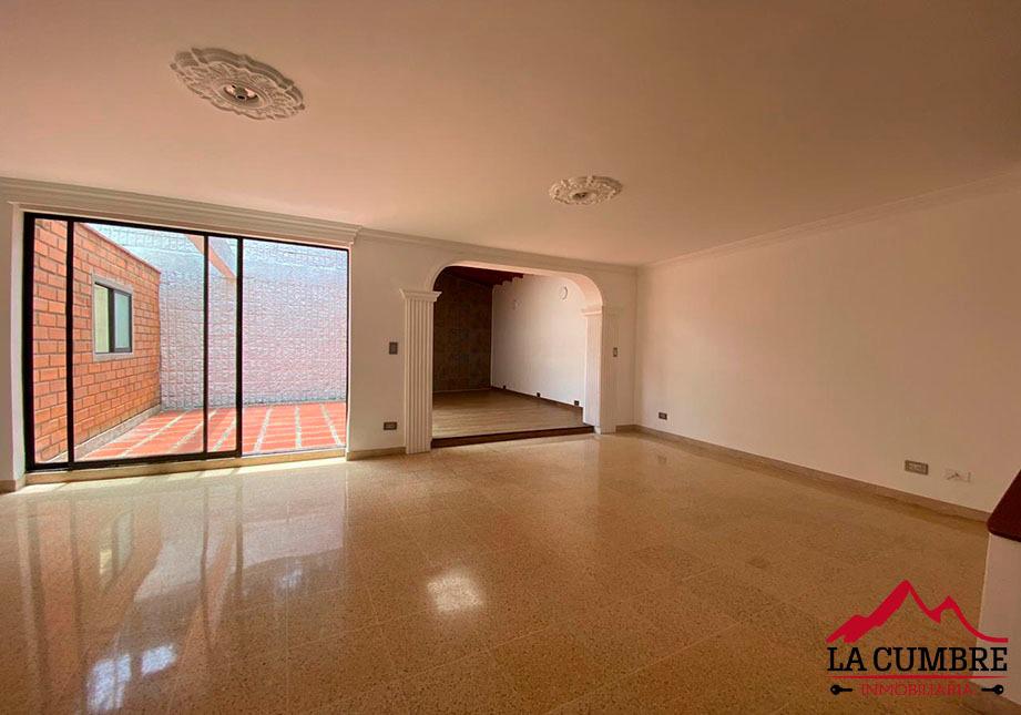 Casa de 4 alcobas en arriendo en Loma El Atravesado, Envigado, 220 m² · foto 4 de 10