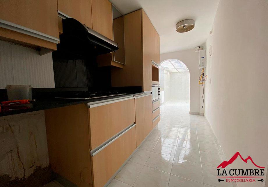 Casa de 4 alcobas en arriendo en Loma El Atravesado, Envigado, 220 m² · foto 5 de 10