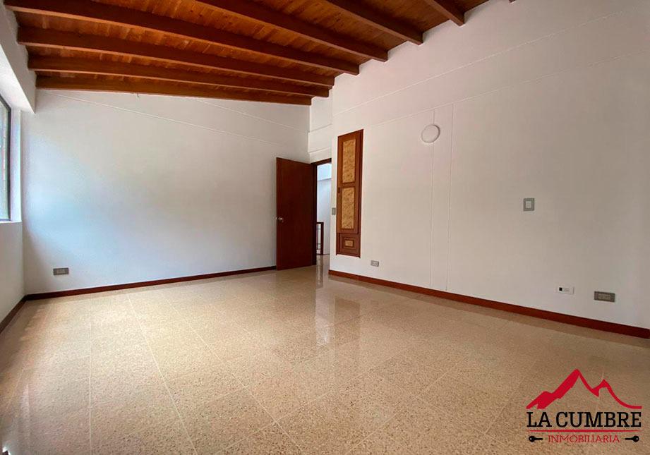 Casa de 4 alcobas en arriendo en Loma El Atravesado, Envigado, 220 m² · foto 8 de 10