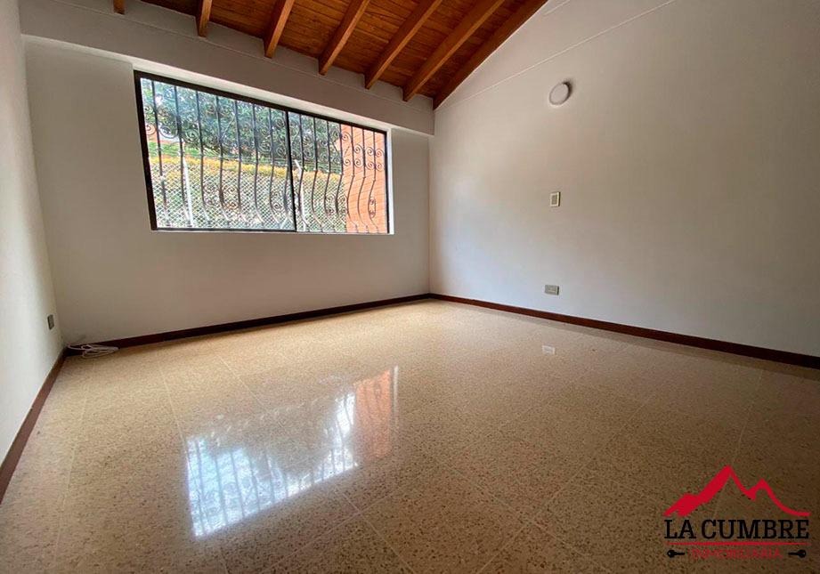 Casa de 4 alcobas en arriendo en Loma El Atravesado, Envigado, 220 m² · foto 9 de 10
