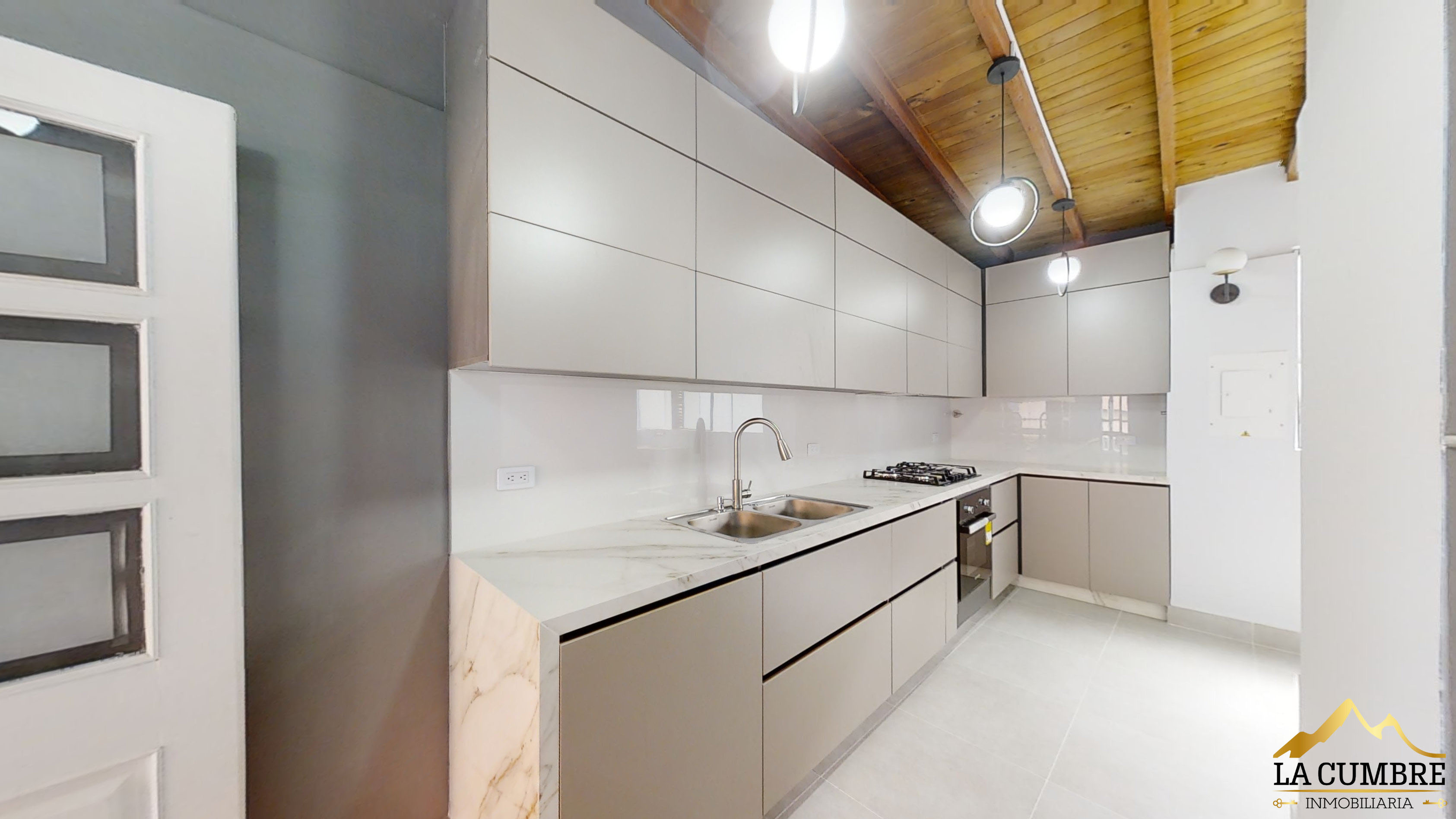 Apartamento de 4 alcobas en arriendo en El Tesoro, Medellín, 204 m² · foto 10 de 11