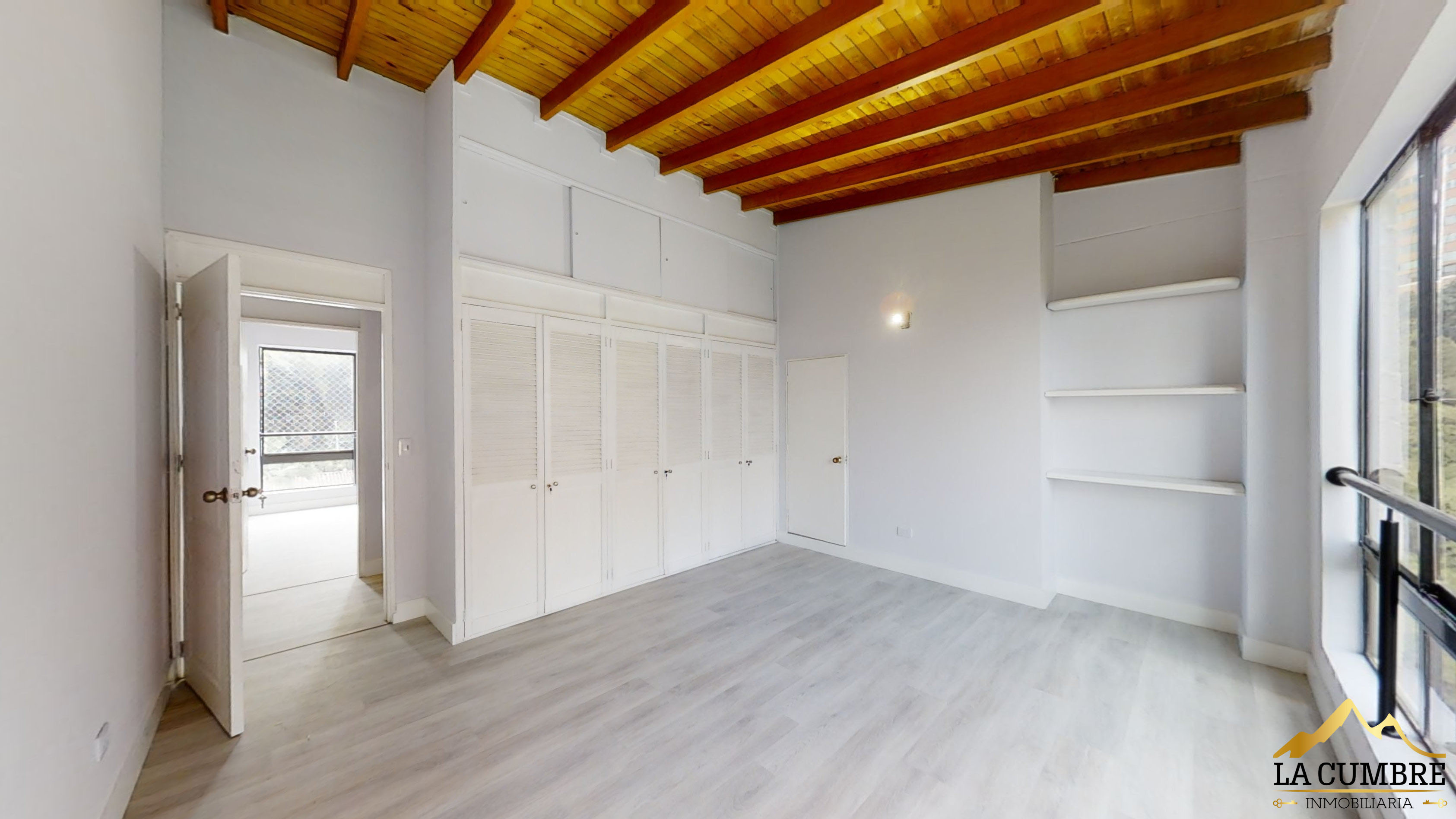 Apartamento de 4 alcobas en arriendo en El Tesoro, Medellín, 204 m² · foto 3 de 11