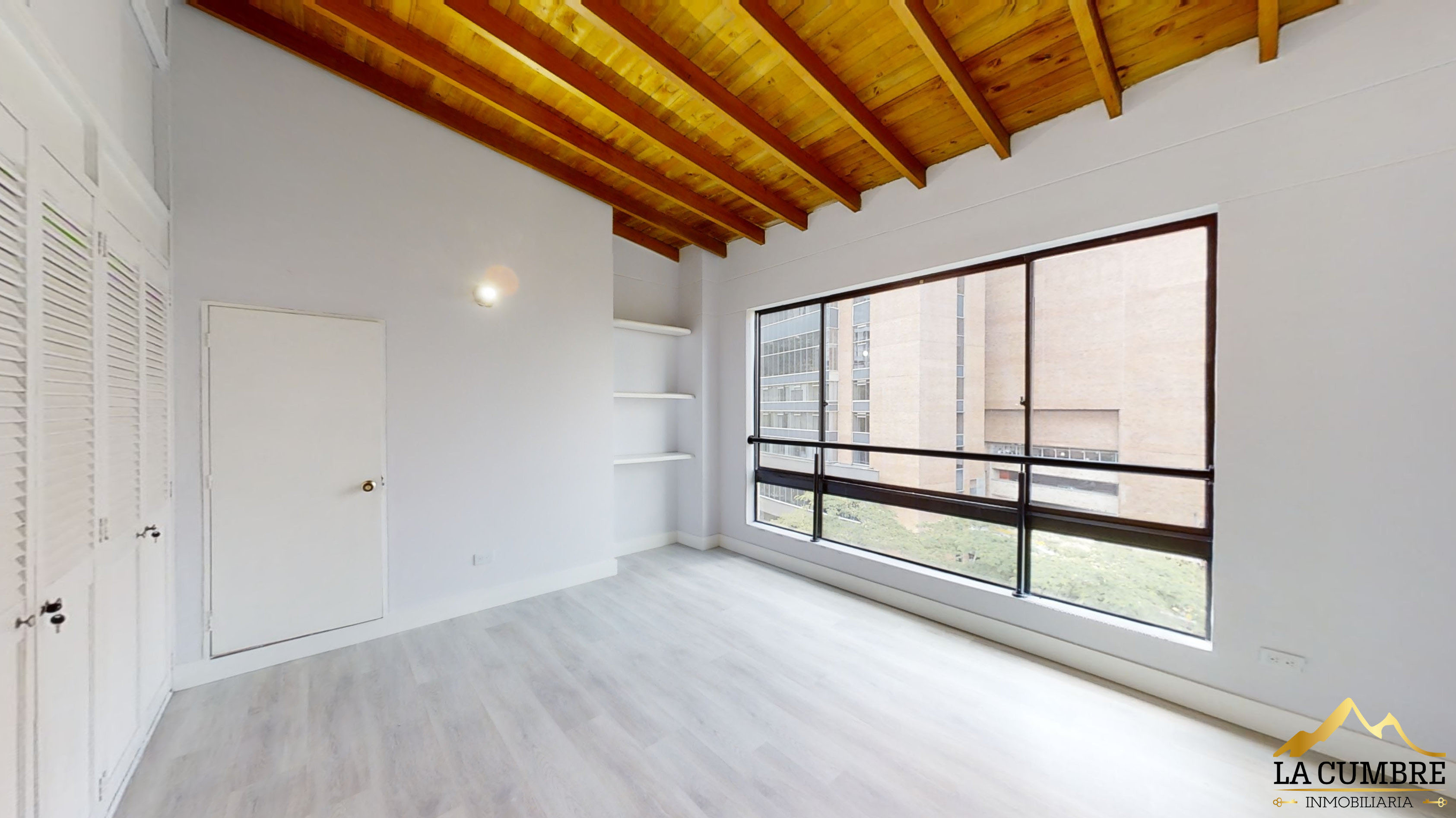 Apartamento de 4 alcobas en arriendo en El Tesoro, Medellín, 204 m² · foto 5 de 11