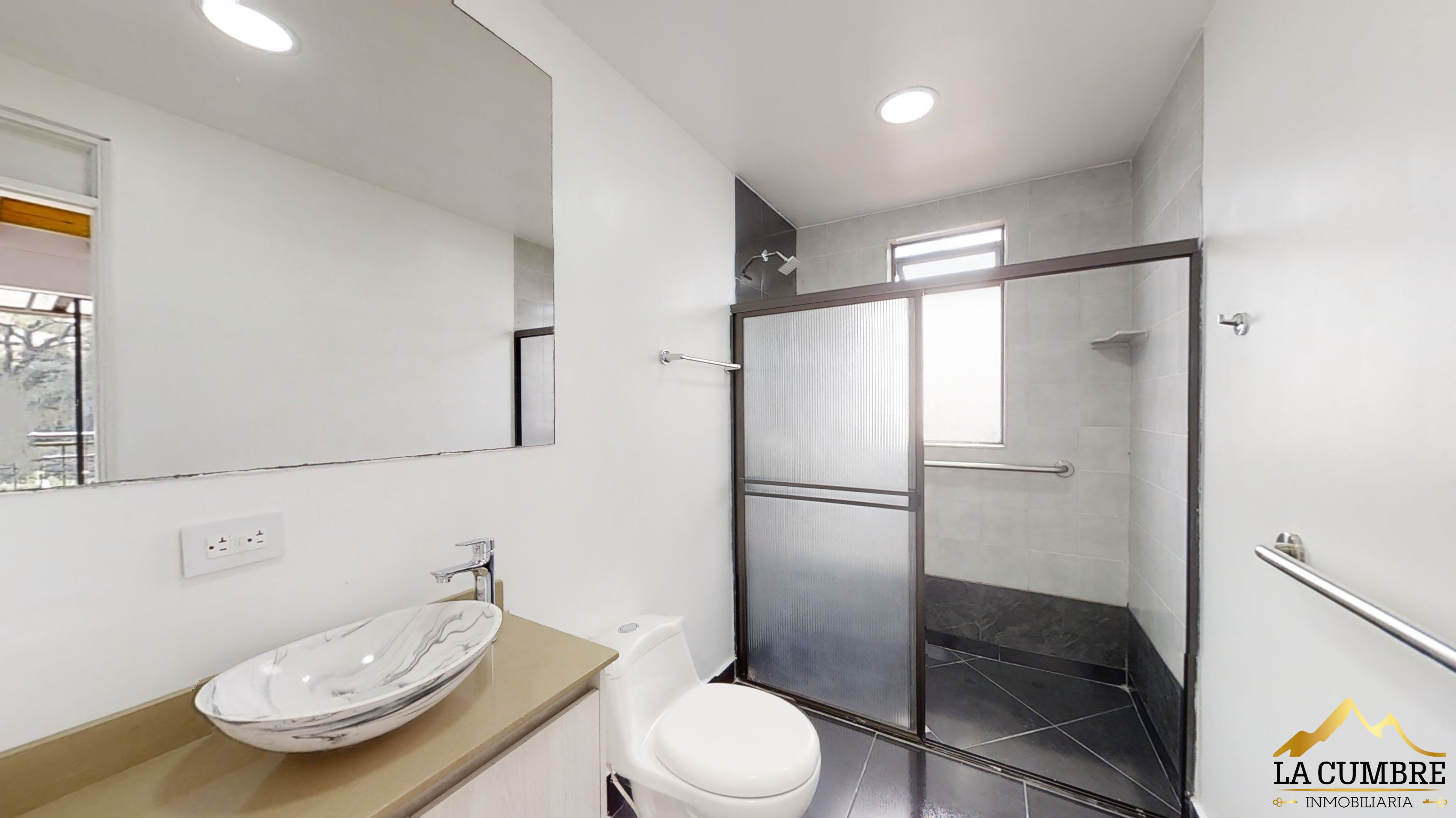 Apartamento de 4 alcobas en arriendo en El Tesoro, Medellín, 204 m² · foto 6 de 11