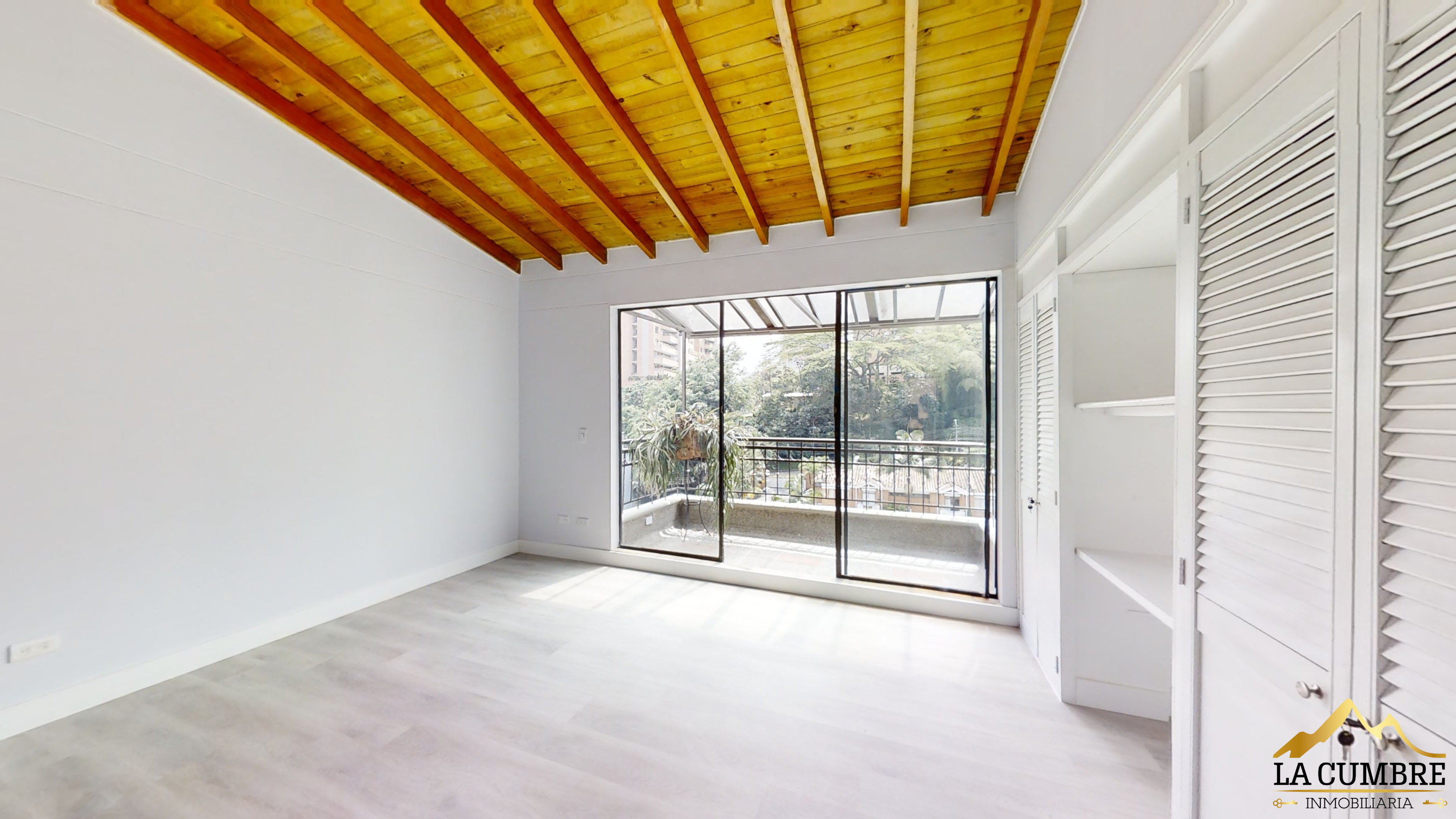Apartamento de 4 alcobas en arriendo en El Tesoro, Medellín, 204 m² · foto 8 de 11