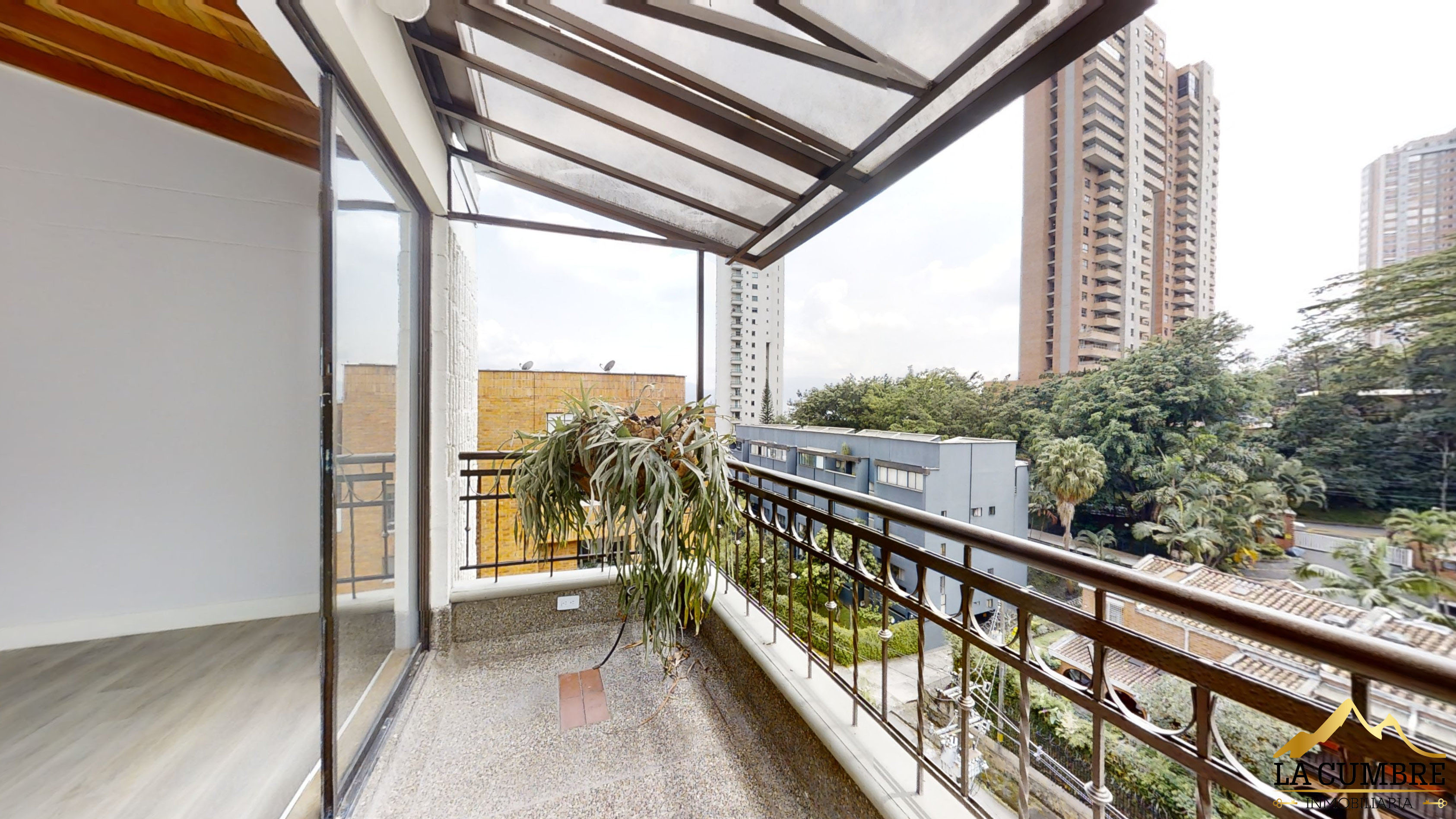 Apartamento de 4 alcobas en arriendo en El Tesoro, Medellín, 204 m² · foto 9 de 11