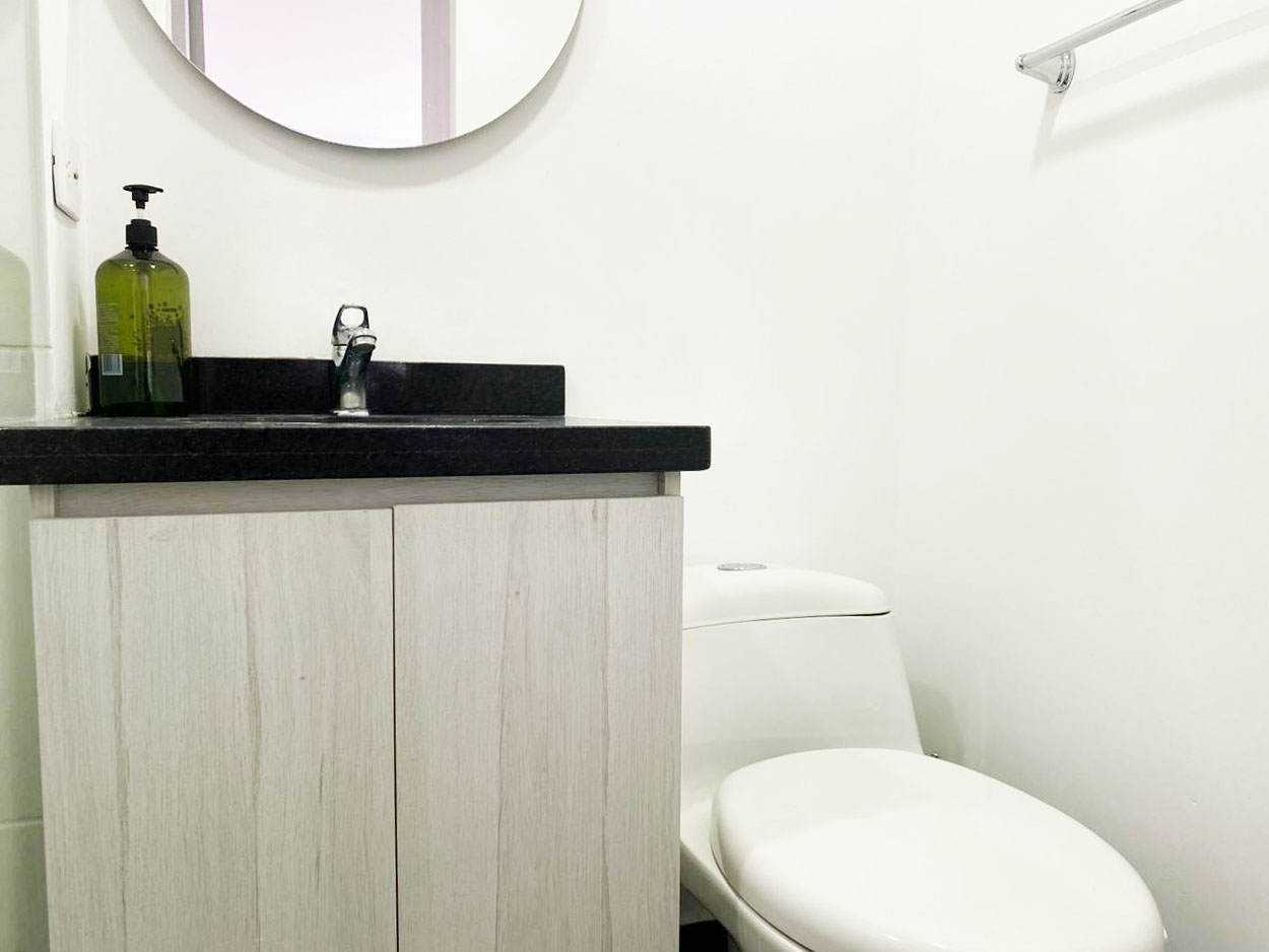 Apartamento de 2 alcobas en arriendo en El Poblado, Medellín, 56 m² · foto 14 de 15