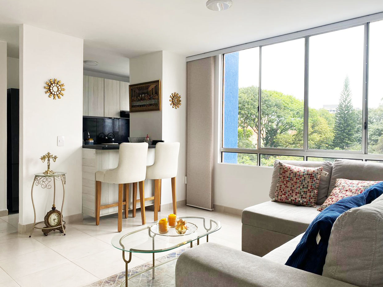 Apartamento de 2 alcobas en arriendo en El Poblado, Medellín, 56 m² · foto 2 de 15