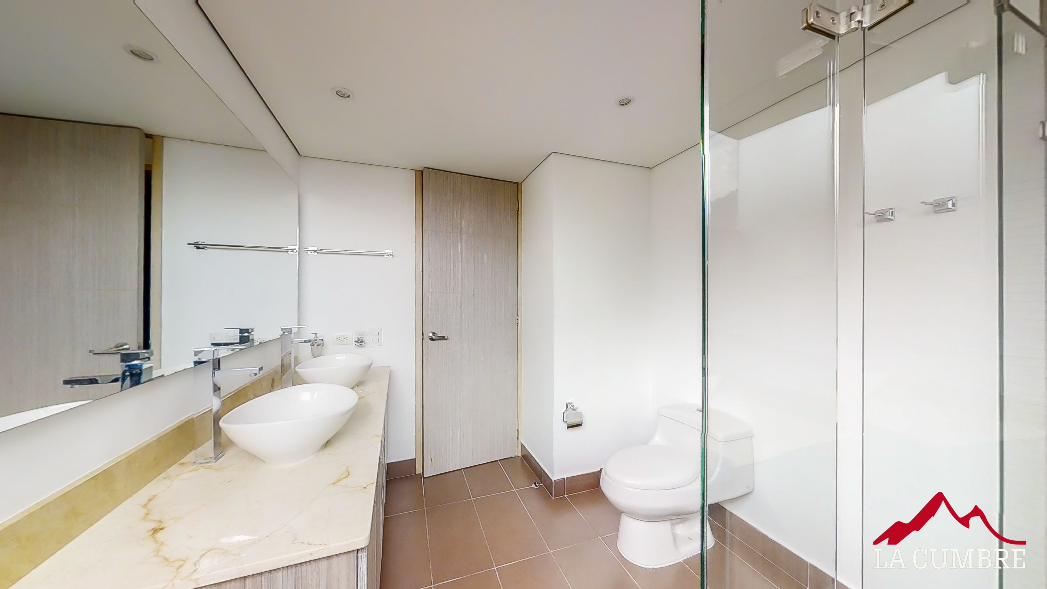 Apartamento de 3 alcobas en arriendo en El Tesoro, Medellín, 230 m² · foto 21 de 22