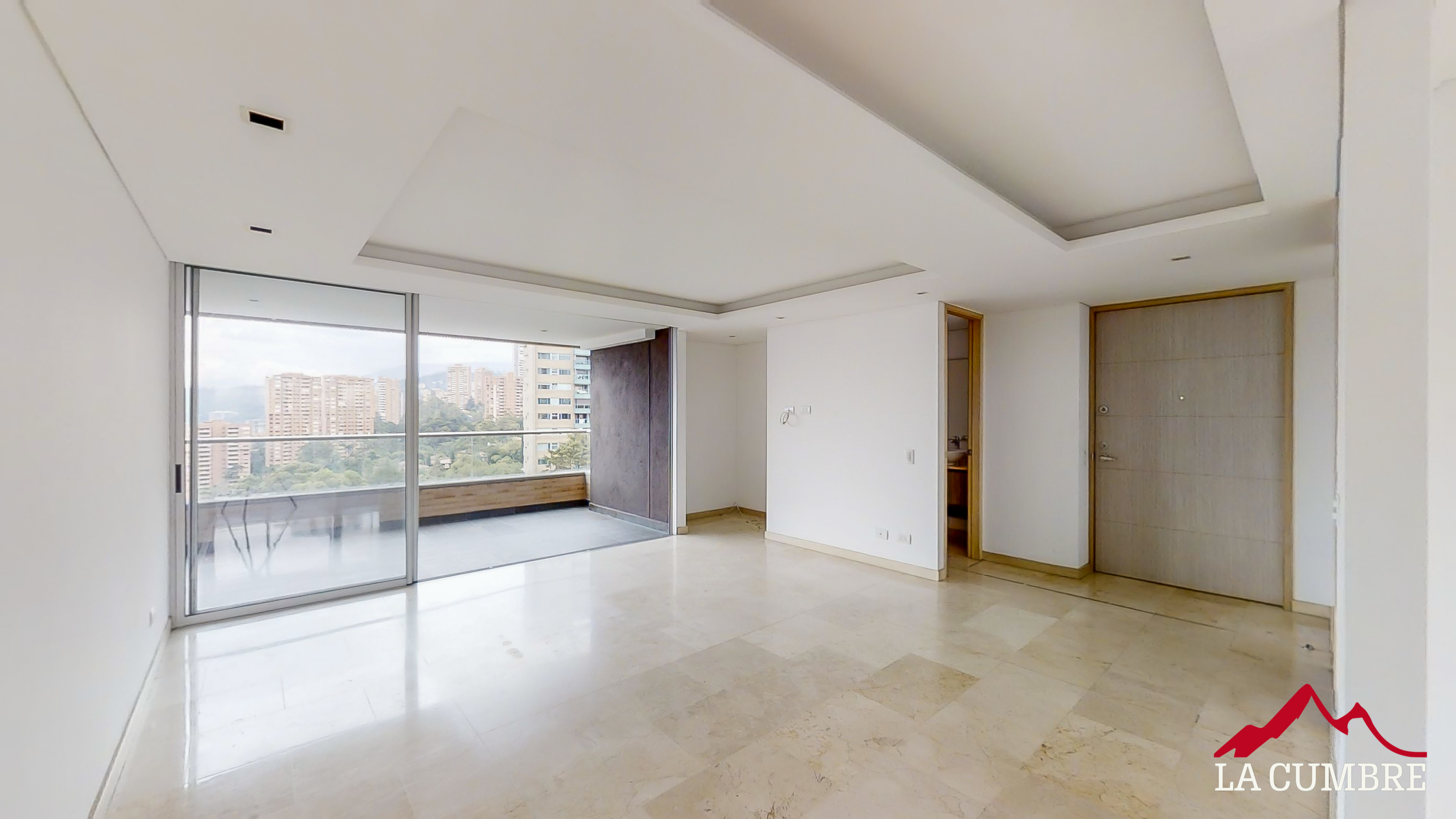 Apartamento de 3 alcobas en arriendo en El Tesoro, Medellín, 230 m² · foto 2 de 22