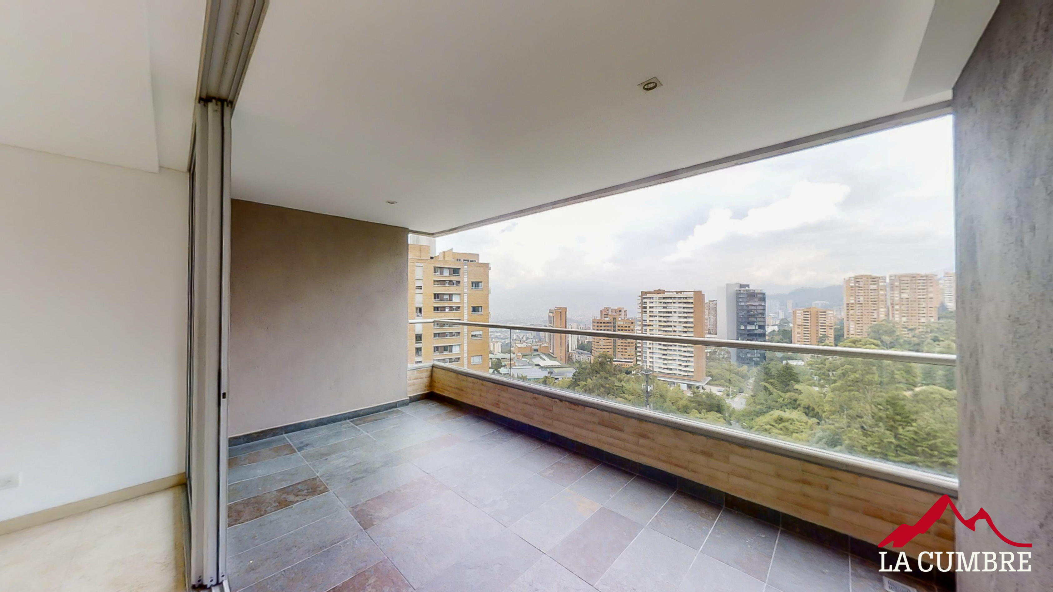 Apartamento de 3 alcobas en arriendo en El Tesoro, Medellín, 230 m² · foto 8 de 22