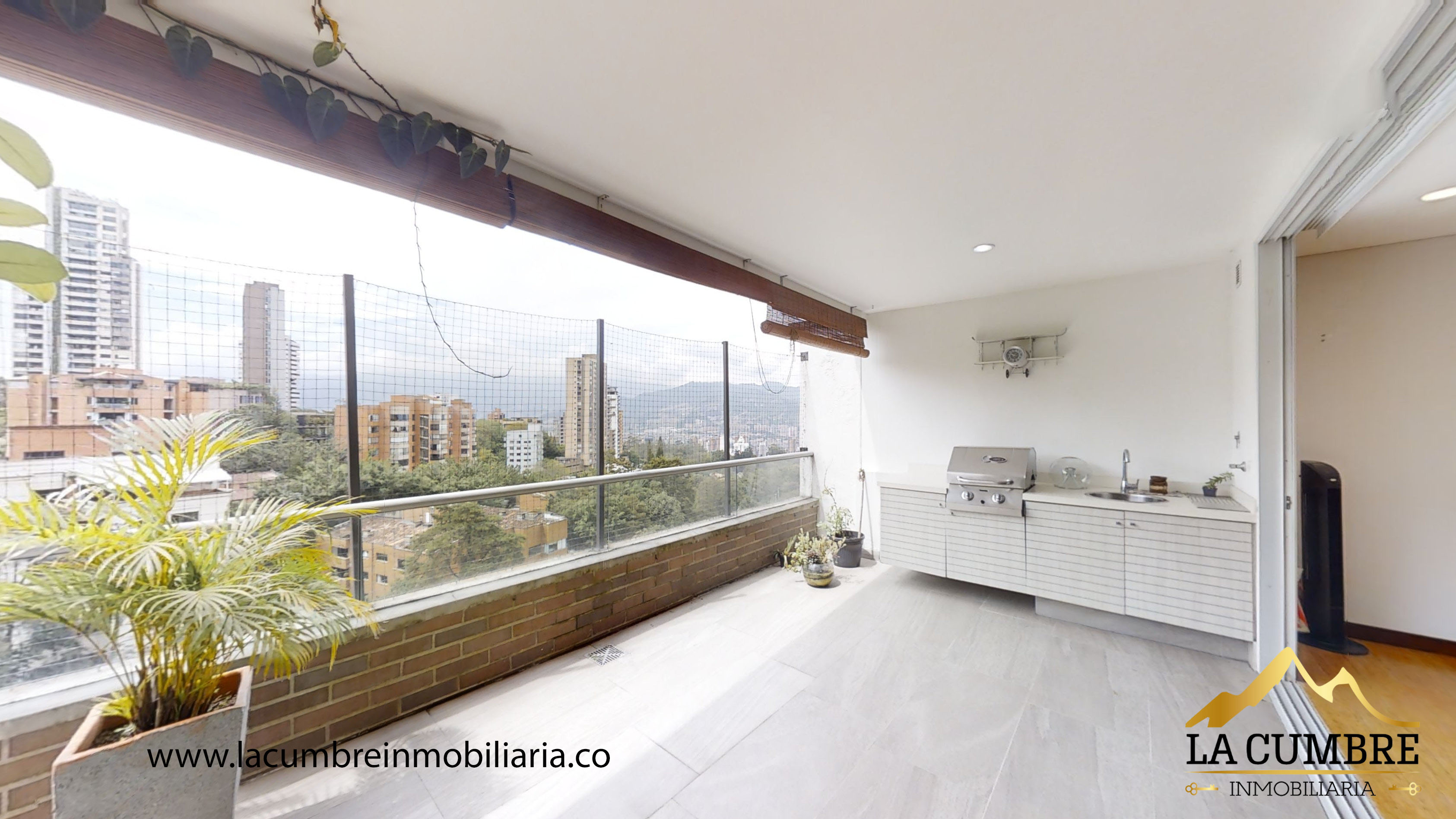Apartamento de 3 alcobas en arriendo en Los Balsos, Medellín, 178 m² · foto 3 de 20