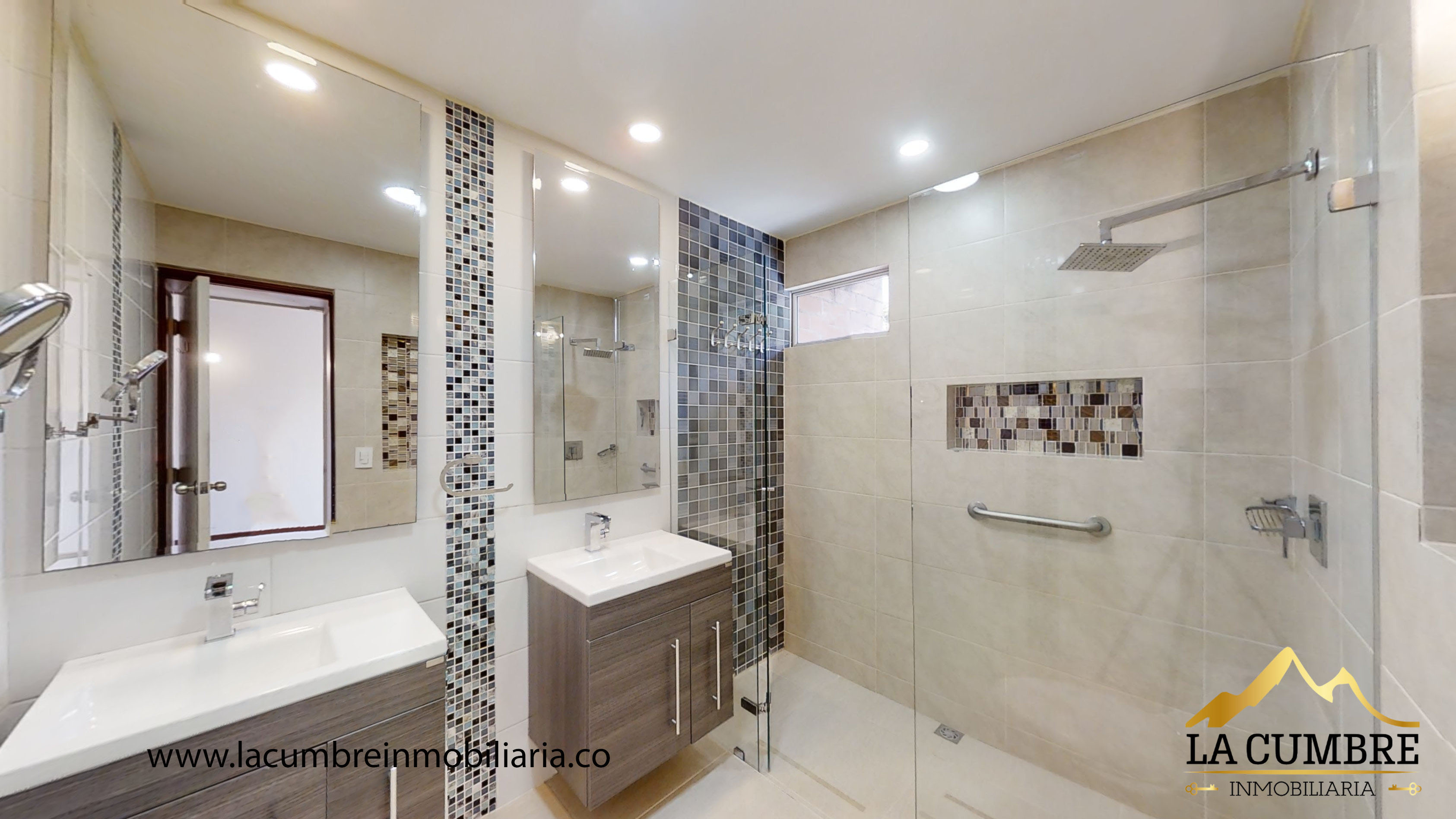 Casa de 3 alcobas en venta en El Poblado, Medellín, 204 m² · foto 11 de 13