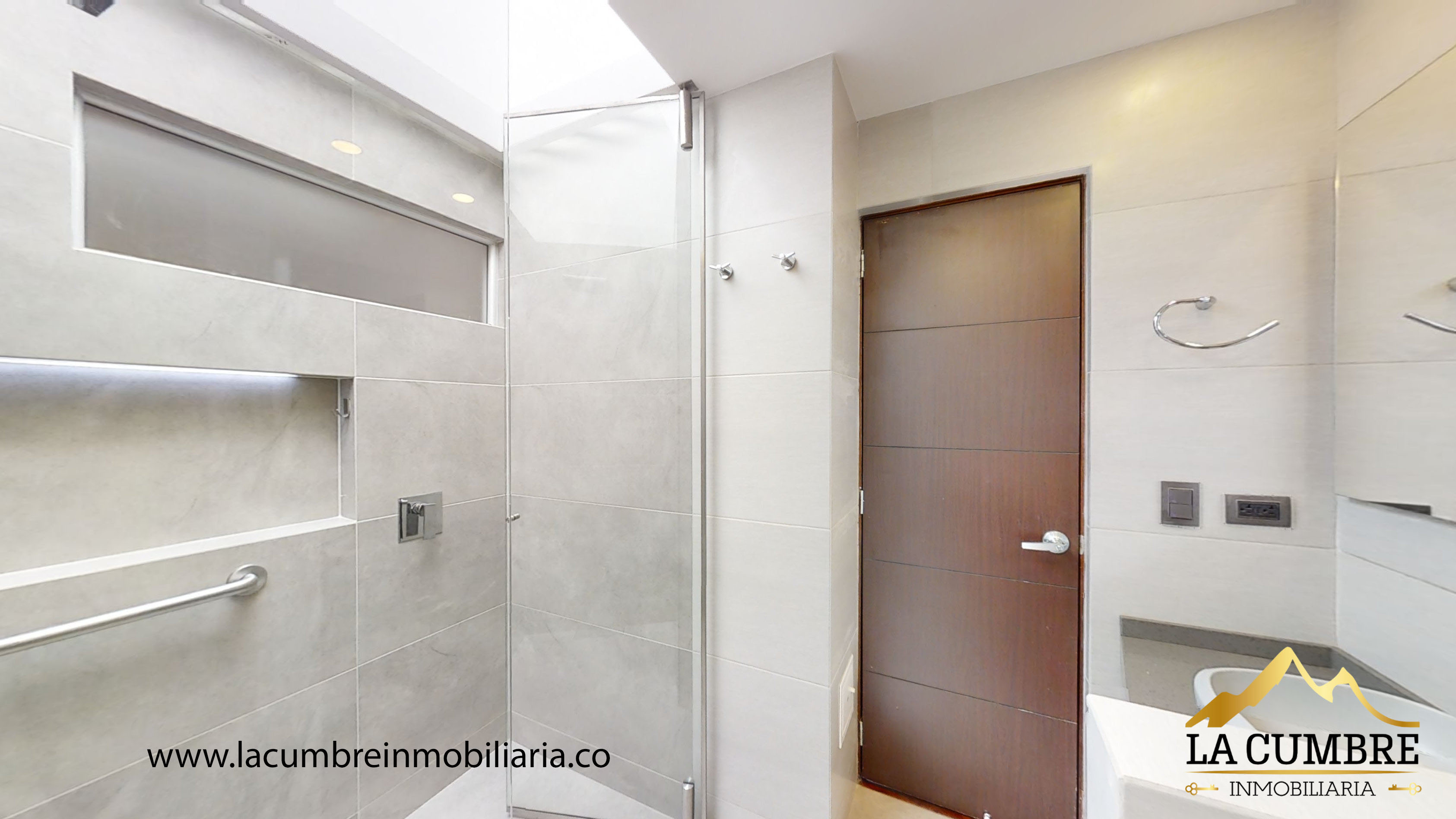 Casa de 3 alcobas en venta en El Poblado, Medellín, 204 m² · foto 12 de 13