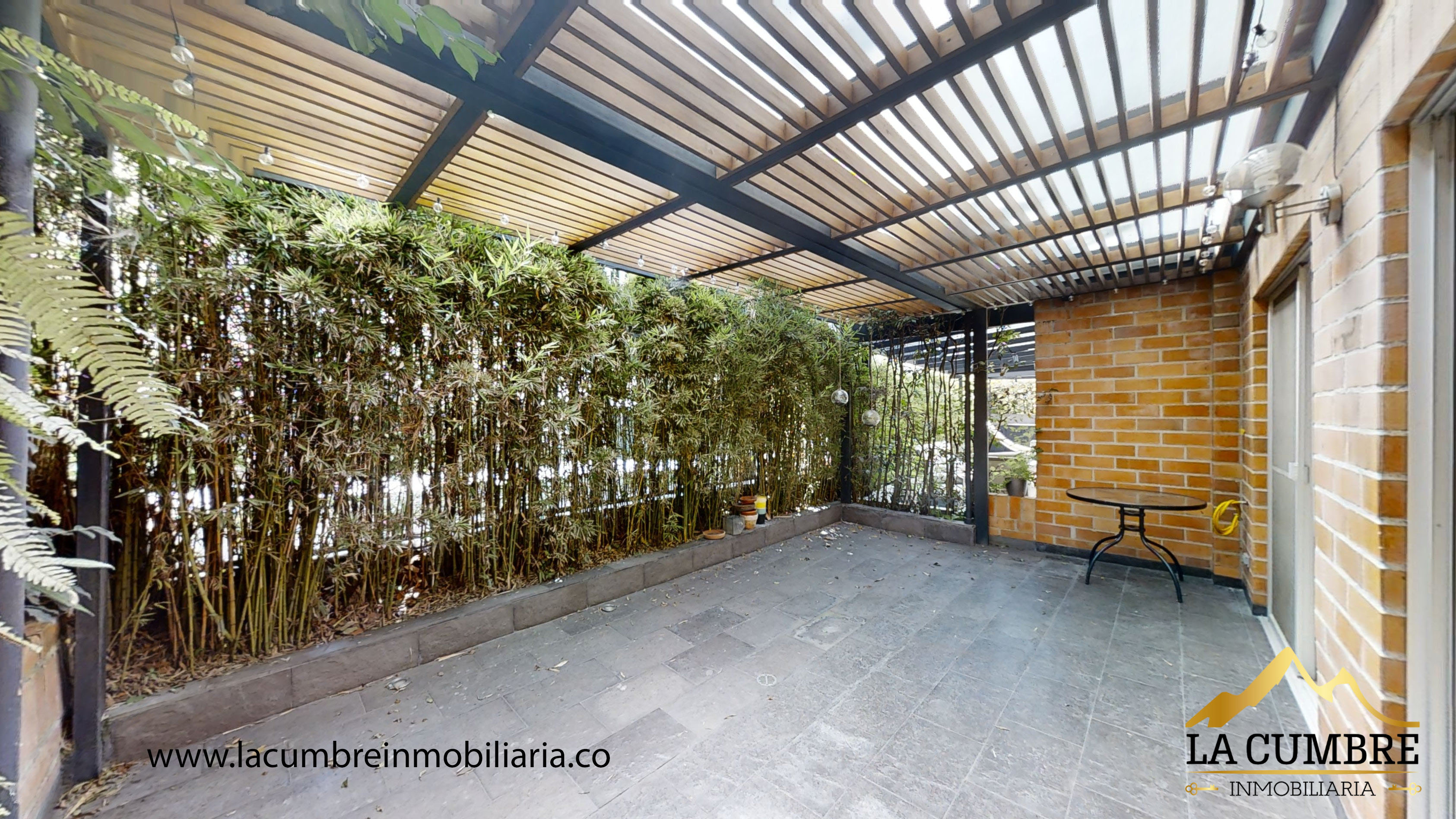 Casa de 3 alcobas en venta en El Poblado, Medellín, 204 m² · foto 2 de 13