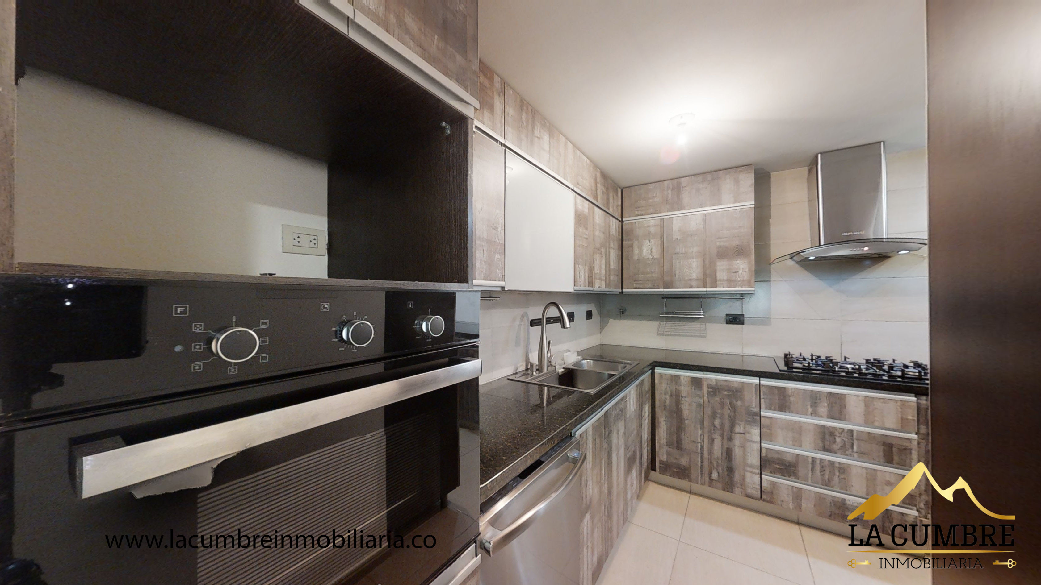 Casa de 3 alcobas en venta en El Poblado, Medellín, 204 m² · foto 6 de 13