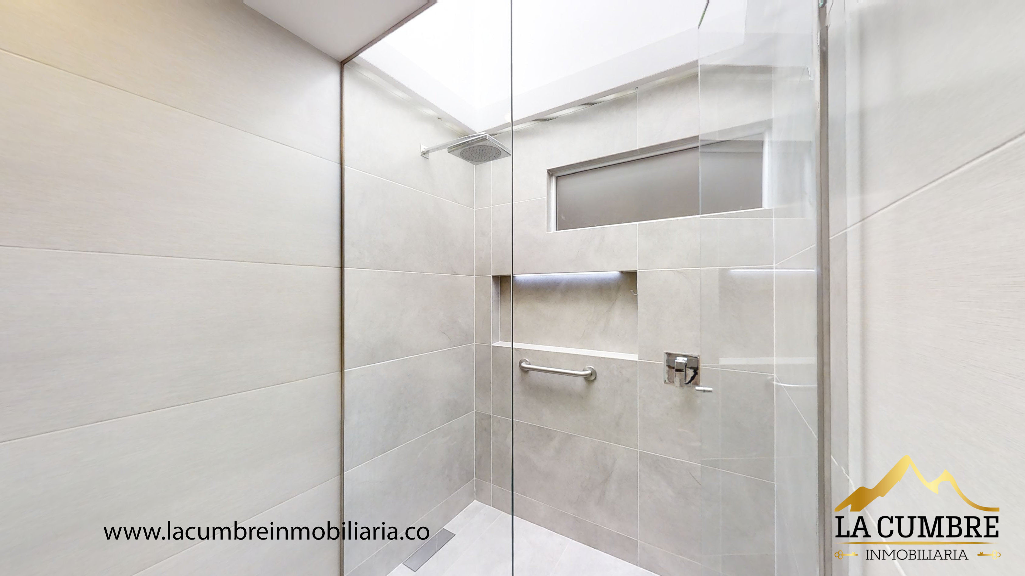 Casa de 3 alcobas en venta en El Poblado, Medellín, 204 m² · foto 8 de 13