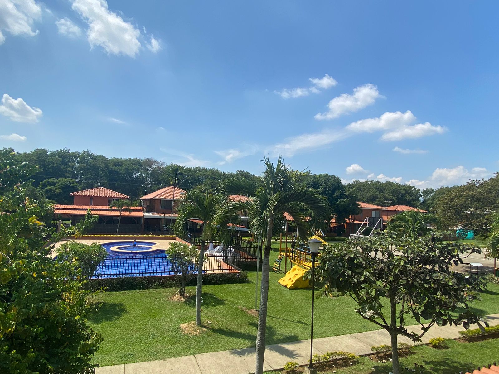 Casa de 4 alcobas en venta en El Castillo, Jamundí, 250 m² · foto 13 de 19