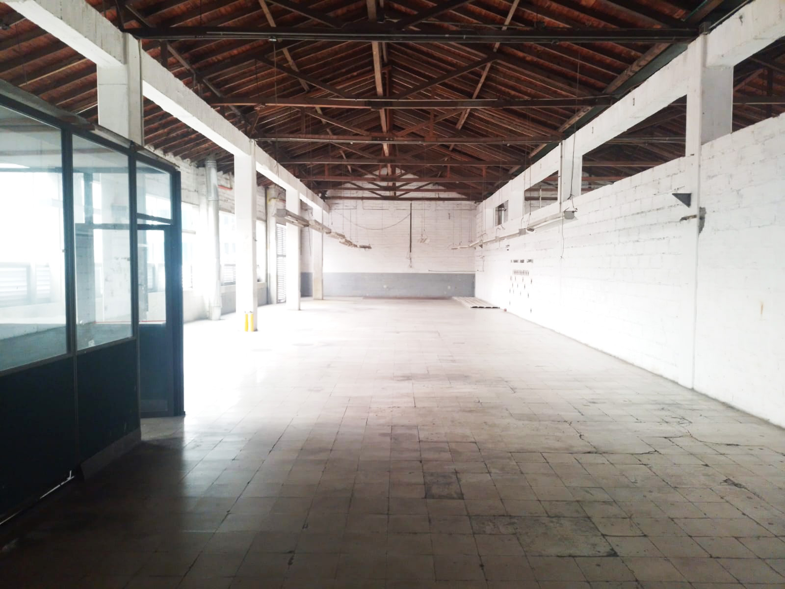 Bodega en venta en La Candelaria, Medellín, 2372 m² · foto 12 de 20