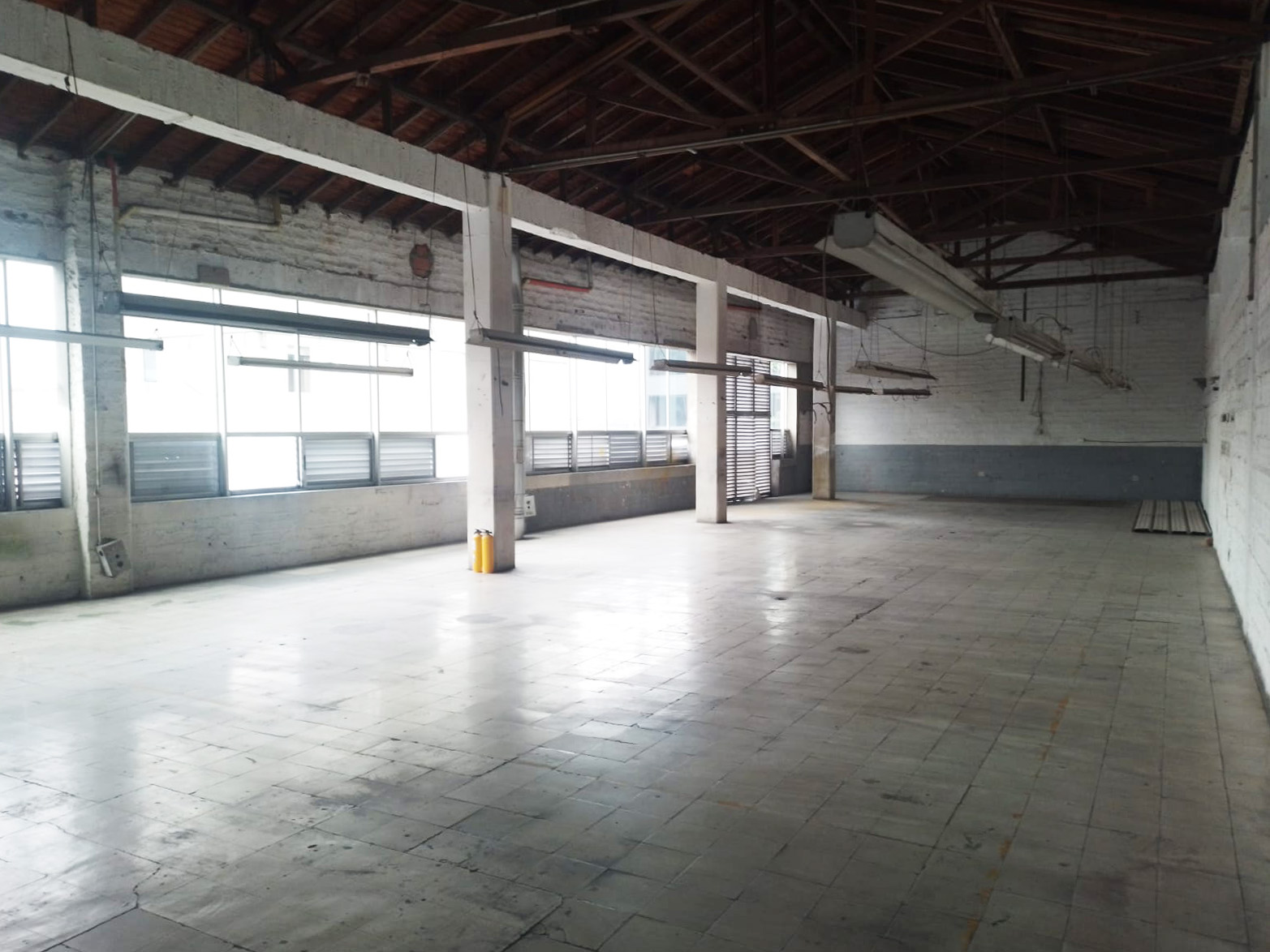 Bodega en venta en La Candelaria, Medellín, 2372 m² · foto 14 de 20