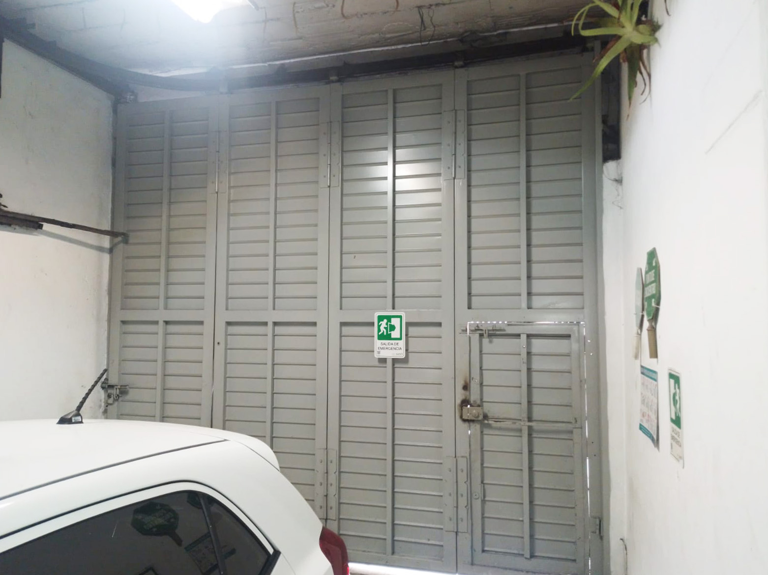 Bodega en venta en La Candelaria, Medellín, 2372 m² · foto 18 de 20