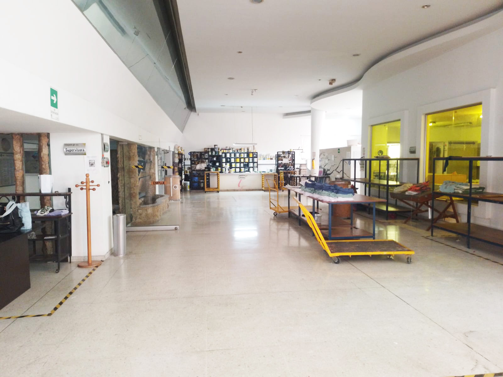 Bodega en venta en La Candelaria, Medellín, 2372 m² · foto 3 de 20