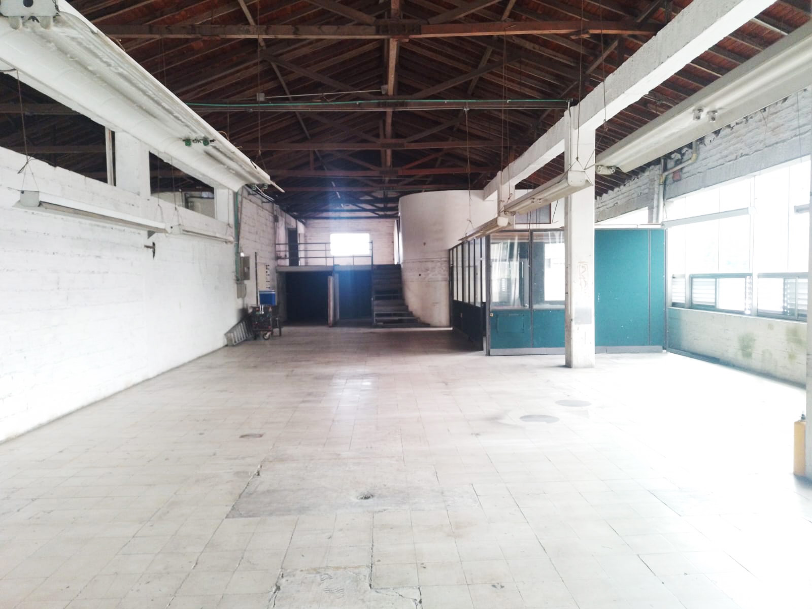 Bodega en venta en La Candelaria, Medellín, 2372 m² · foto 6 de 20