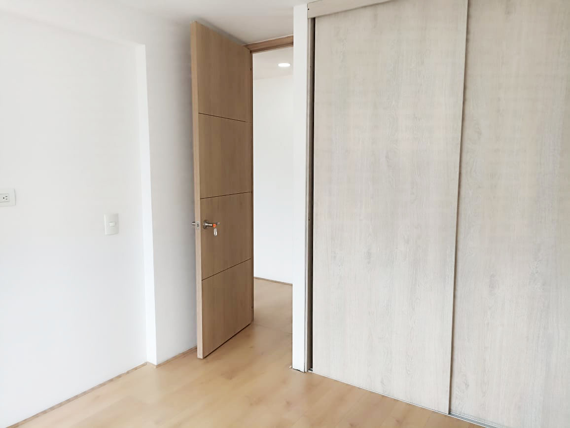 Apartamento de 2 alcobas en venta en Loma De Los Bernal, Medellín, 84 m² · foto 13 de 19