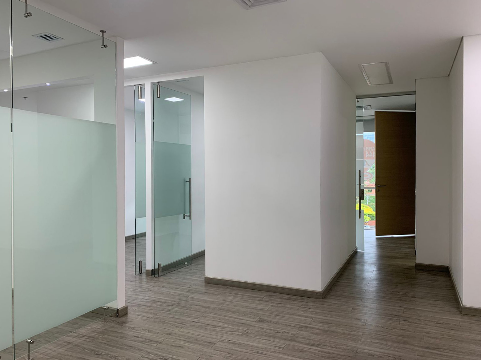 Oficina en arriendo en Manila, Medellín, 96 m² · foto 2 de 9