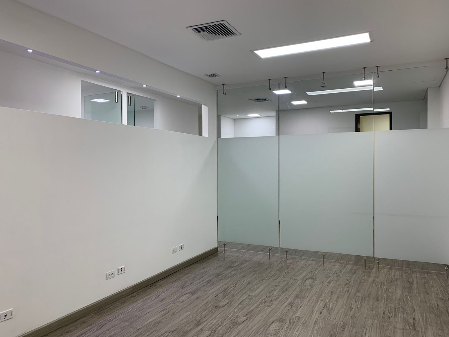 Oficina en arriendo en Manila, Medellín, 96 m² · foto 4 de 9