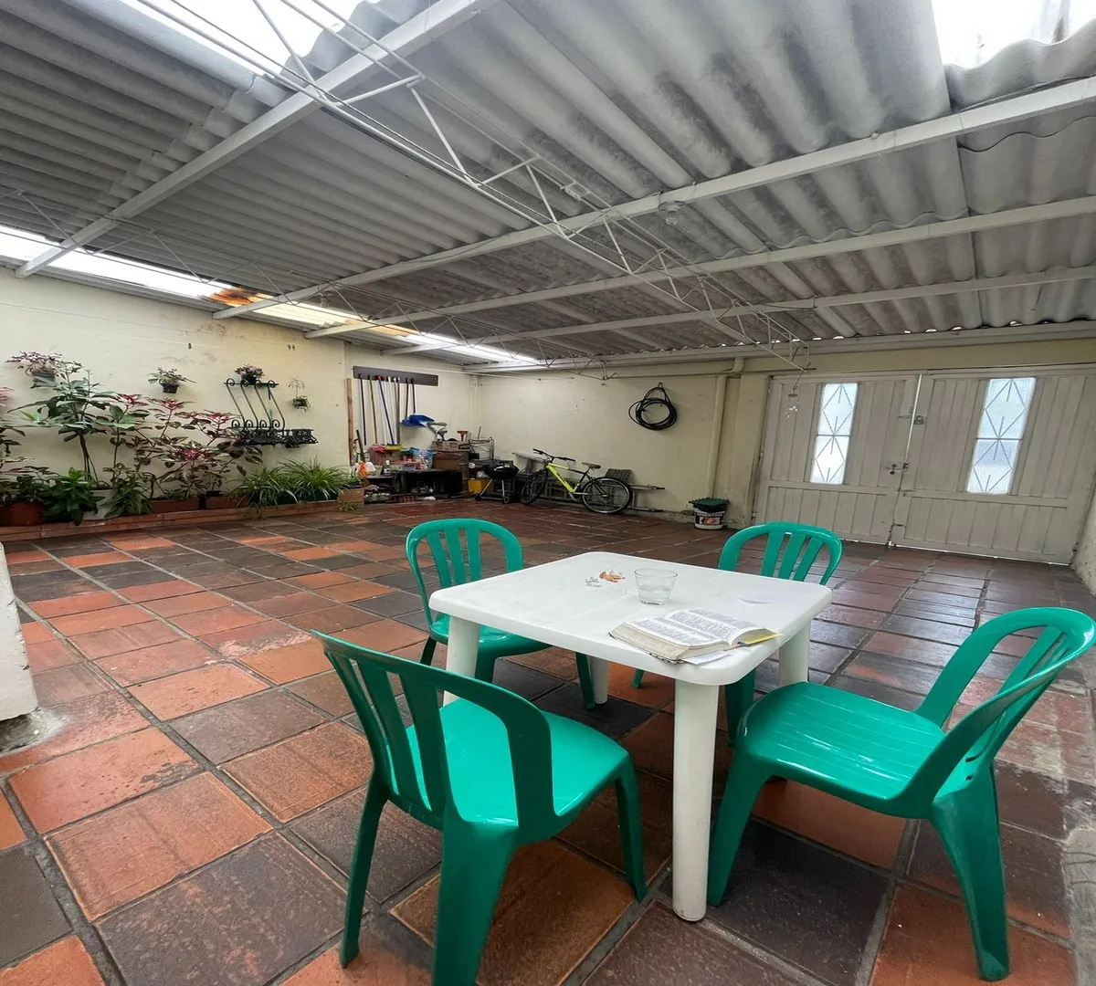 Casa de 5 alcobas en venta en Castilla, Bogotá, 227 m² · foto 11 de 17