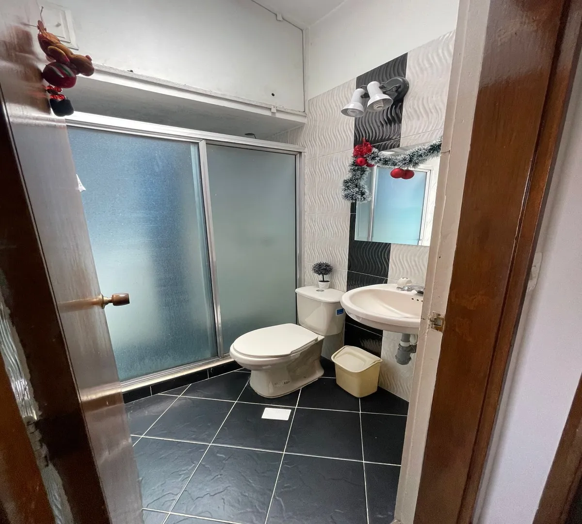 Casa de 5 alcobas en venta en Castilla, Bogotá, 227 m² · foto 13 de 17