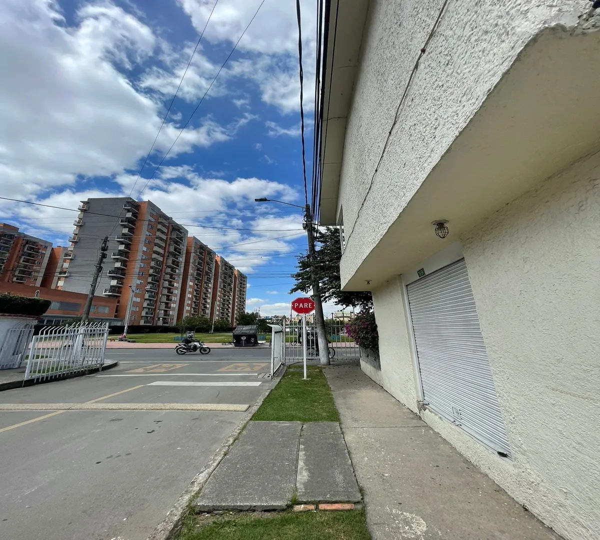 Casa de 5 alcobas en venta en Castilla, Bogotá, 227 m² · foto 17 de 17