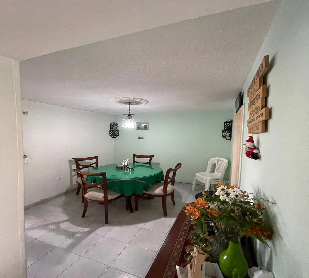 Casa de 5 alcobas en venta en Castilla, Bogotá, 227 m² · foto 8 de 17