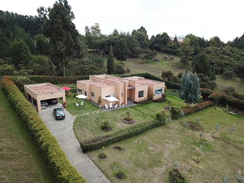 Casa de 3 alcobas en venta en Centro Tocancipá, Tocancipá, 400 m² · foto 2 de 16