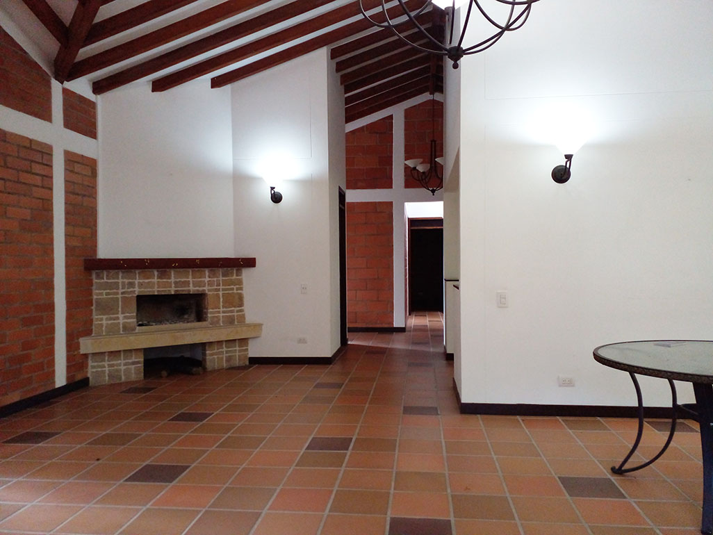 Casa de 3 alcobas en venta en Loma Del Escobero, Envigado, 250 m² · foto 2 de 20