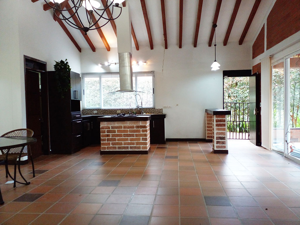 Casa de 3 alcobas en venta en Loma Del Escobero, Envigado, 250 m² · foto 3 de 20