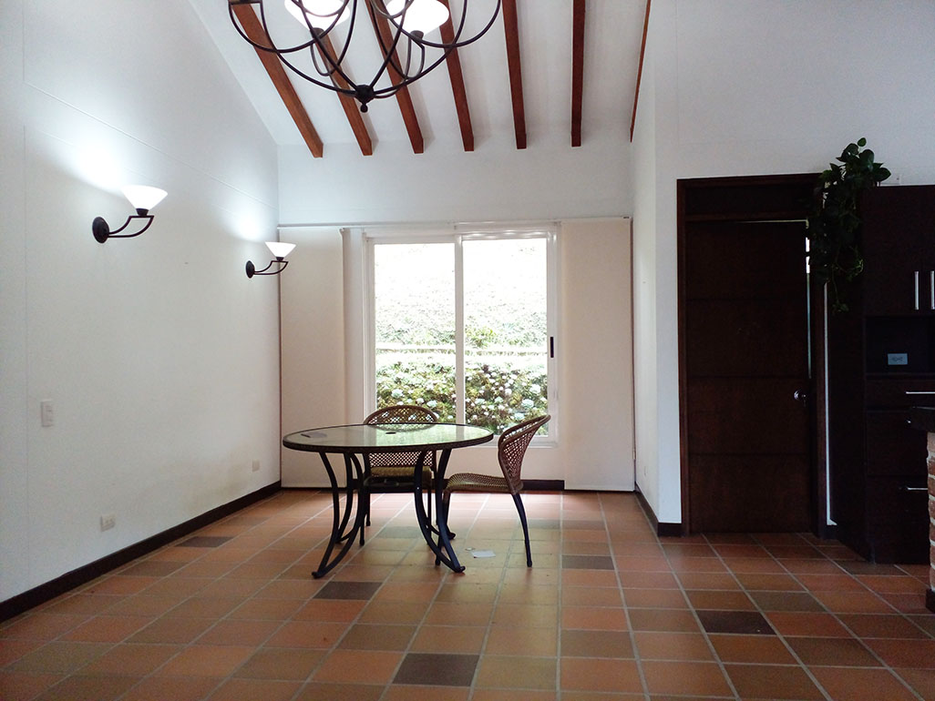 Casa de 3 alcobas en venta en Loma Del Escobero, Envigado, 250 m² · foto 4 de 20