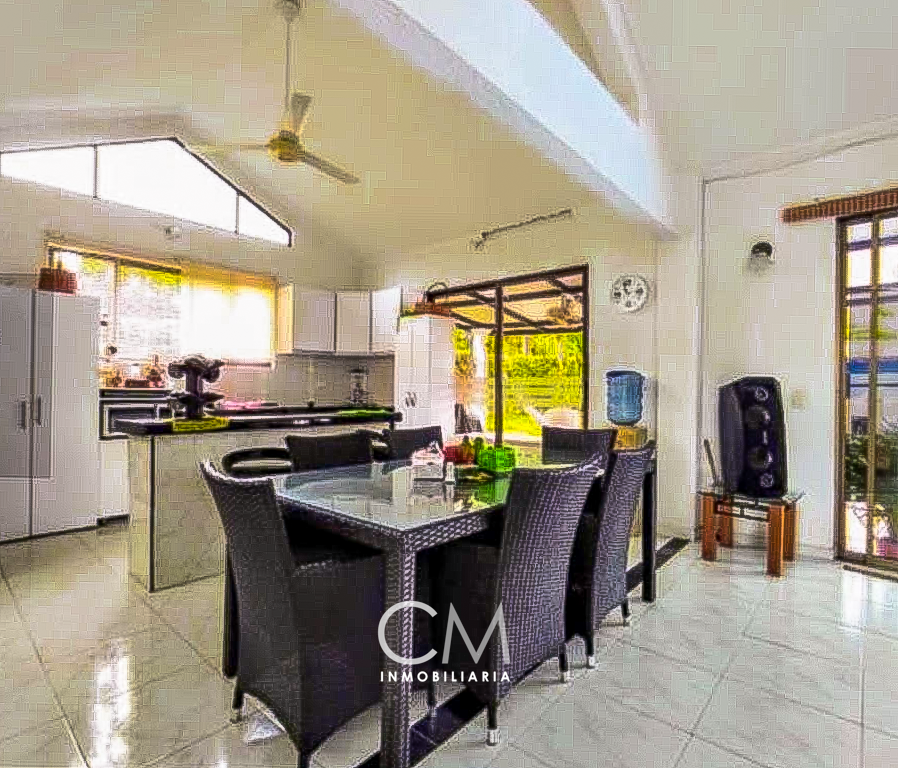 Casa de 4 alcobas en venta en El Portal, Ricaurte, 320 m² · foto 3 de 23