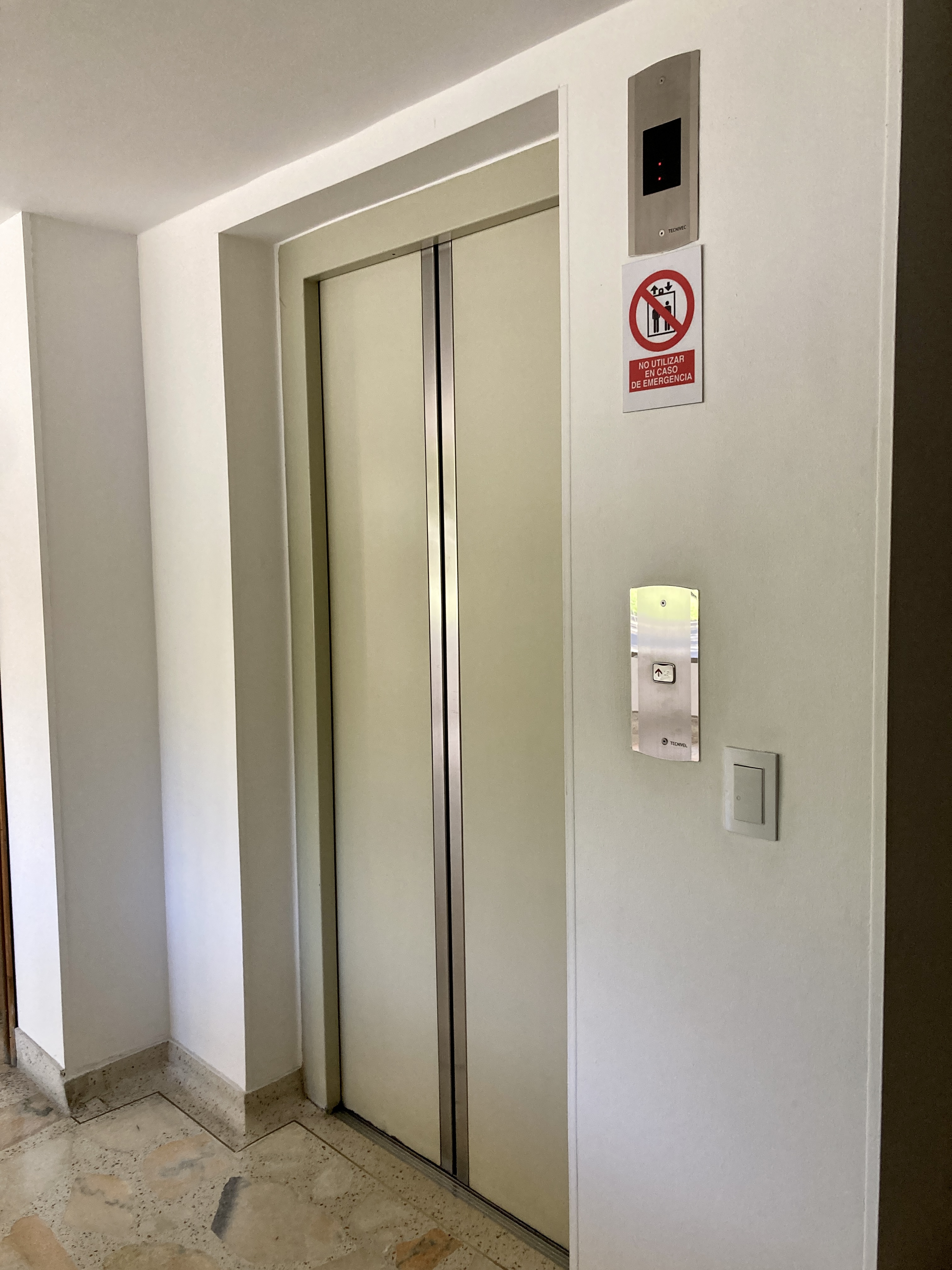 Apartamento de 3 alcobas en venta en Bella Suiza, Bogotá, 160 m² · foto 6 de 17