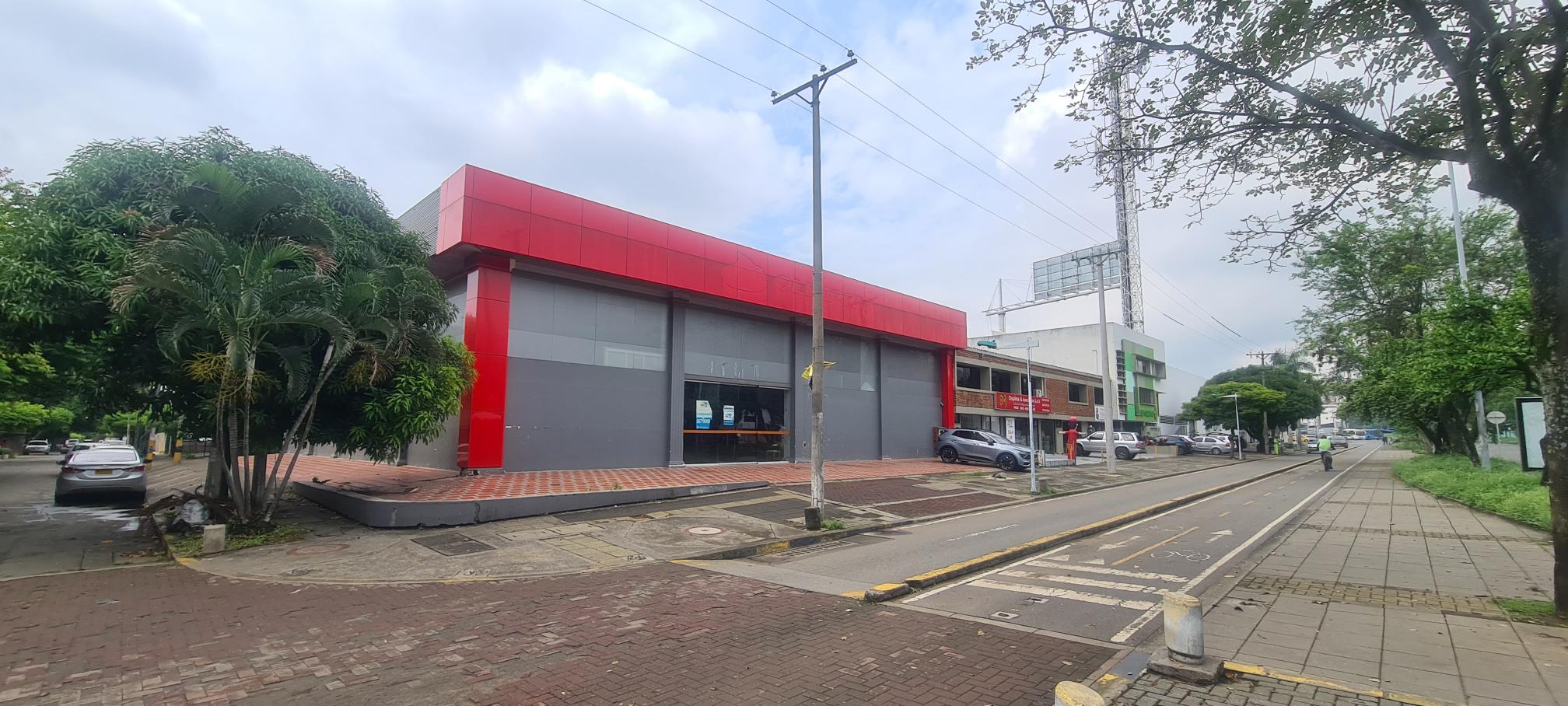 Local en arriendo en Prados Del Norte, Cali, 1023 m² · foto 2 de 21