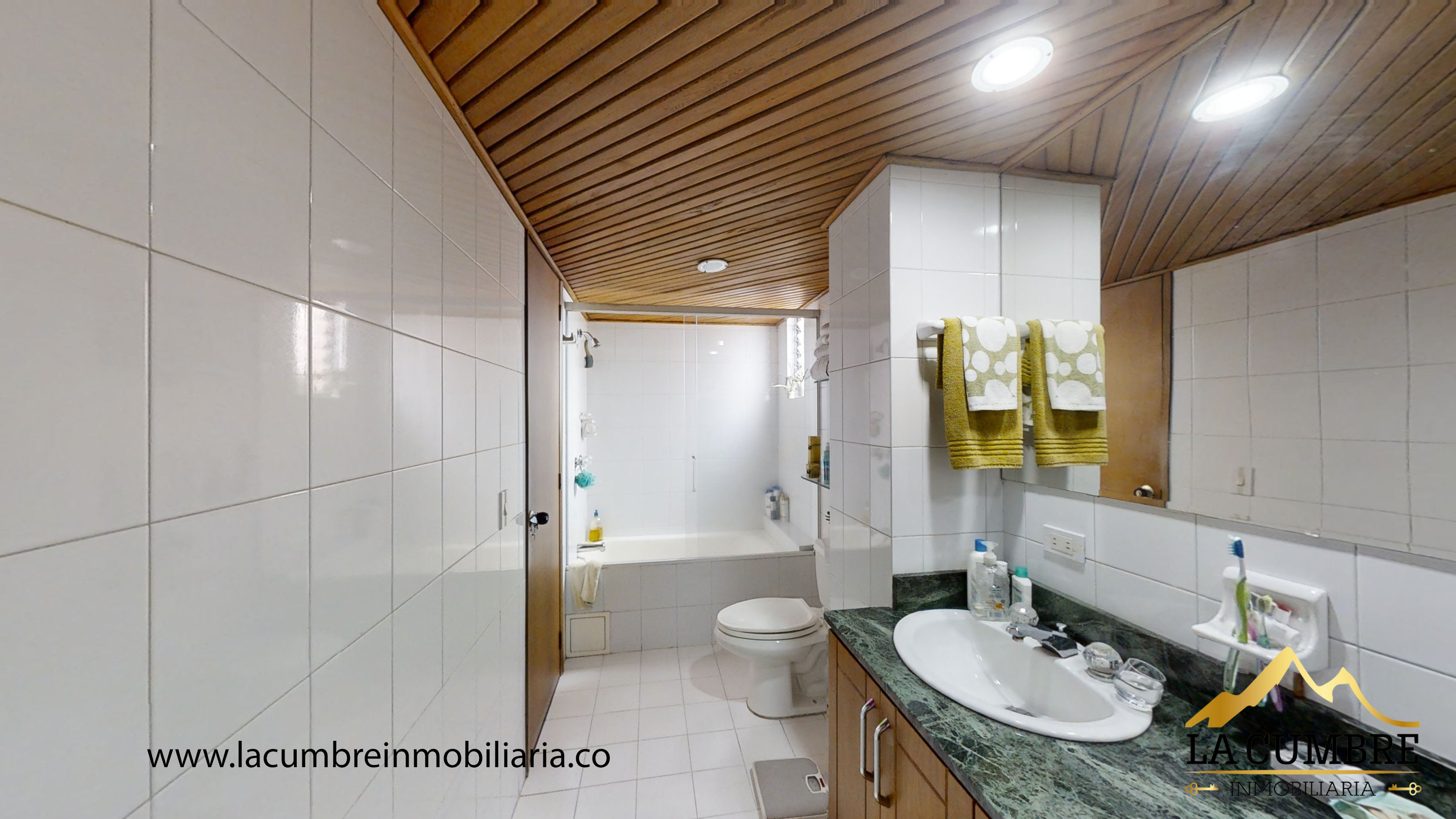 Apartamento de 4 alcobas en venta en El Poblado, Medellín, 250 m² · foto 11 de 12