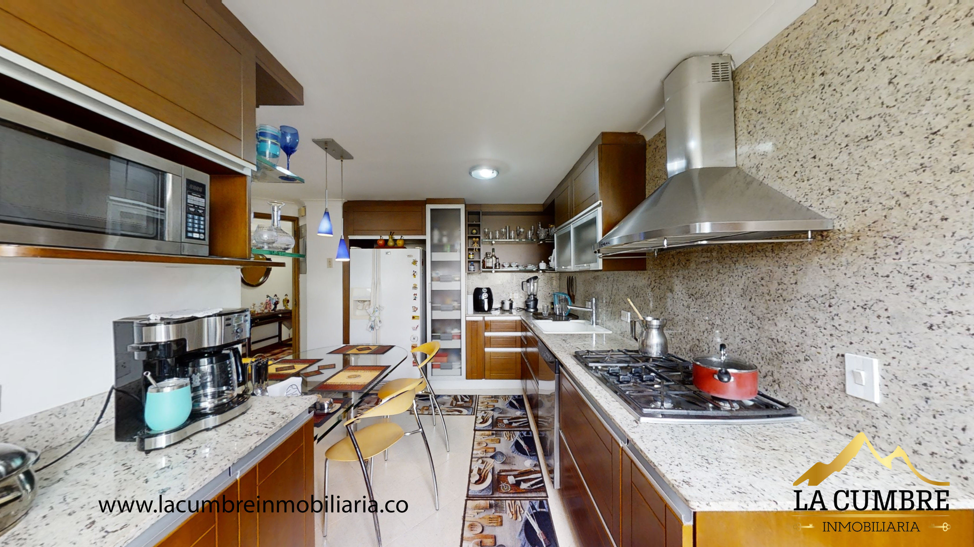 Apartamento de 4 alcobas en venta en El Poblado, Medellín, 250 m² · foto 5 de 12