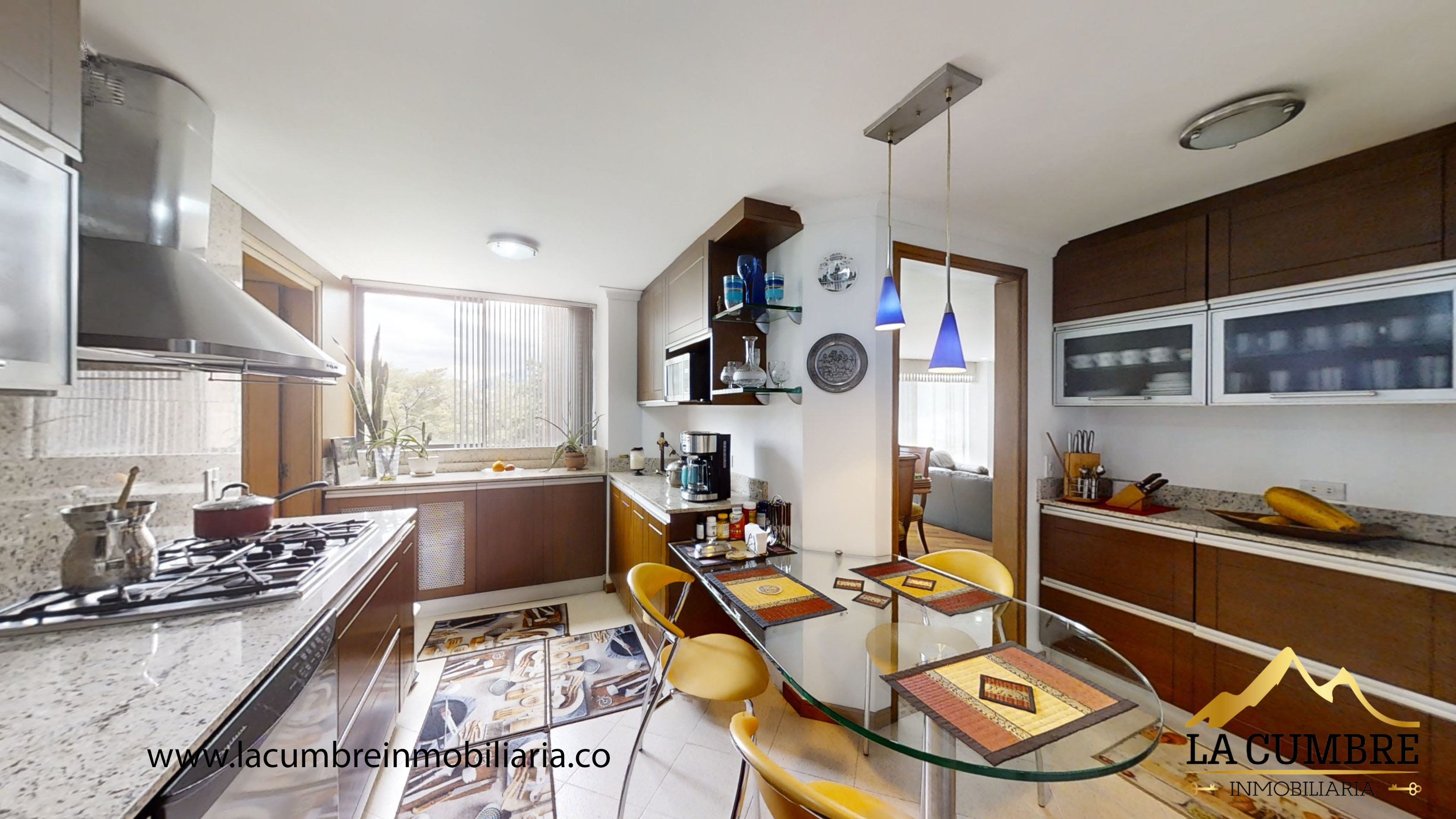 Apartamento de 4 alcobas en venta en El Poblado, Medellín, 250 m² · foto 6 de 12